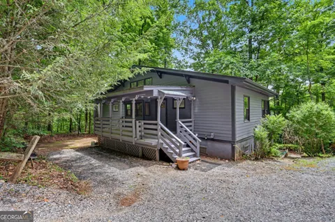 996 Crestview DR