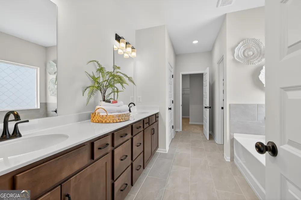 329 Bud ST Hoschton, GA 30548