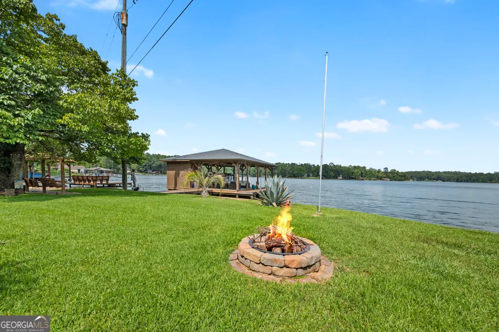 276 Roberts Point RD Jackson, GA 30233