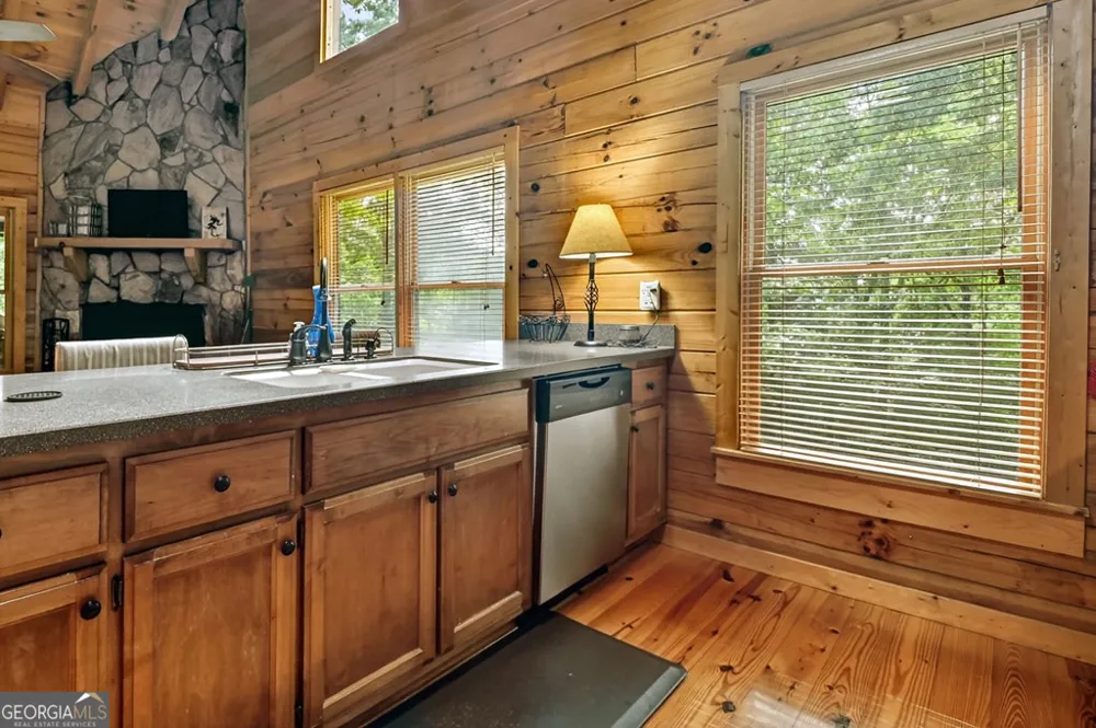 782 Scenic Mountain View RD Blue Ridge, GA 30513
