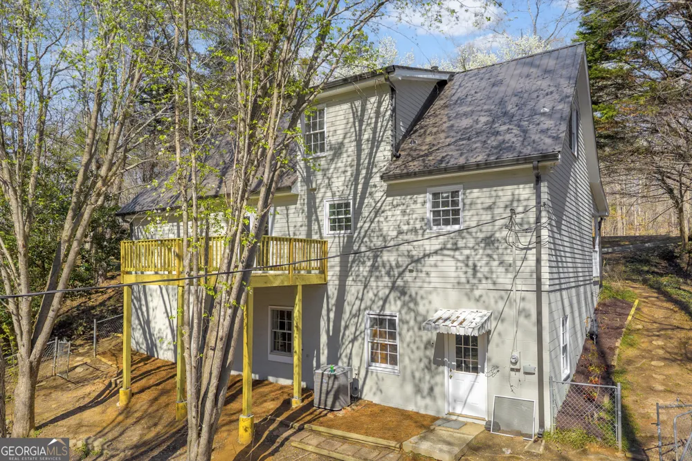 694 Lovers LN Toccoa, GA 30577