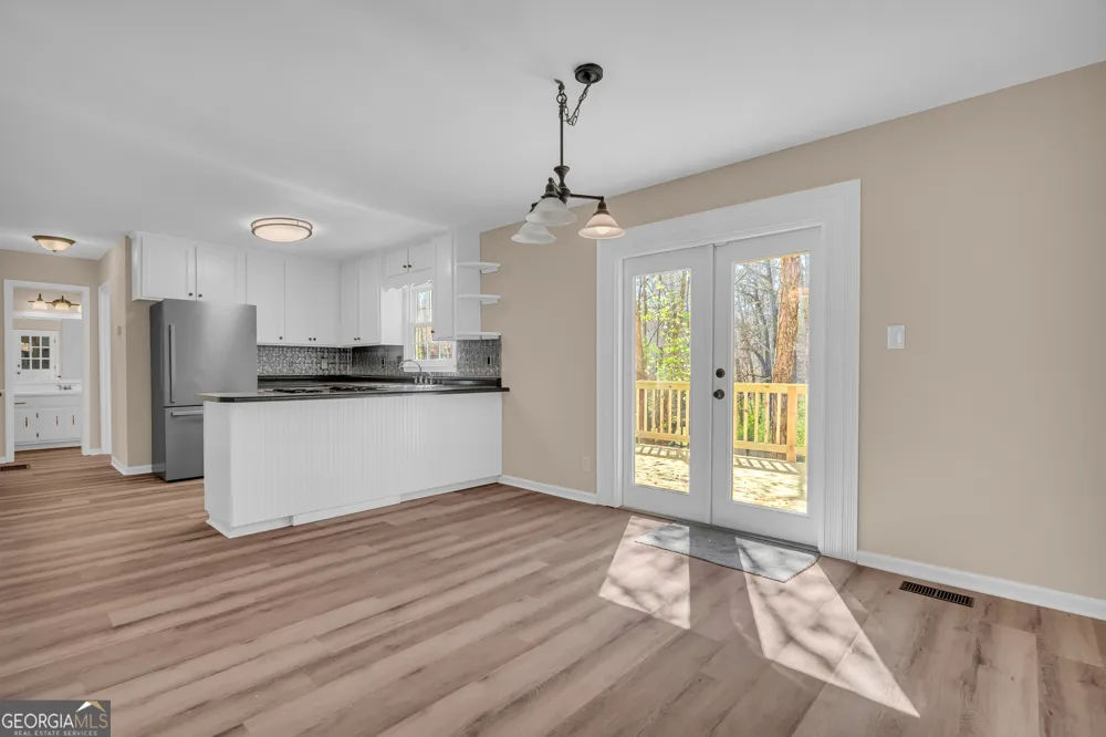 694 Lovers LN Toccoa, GA 30577