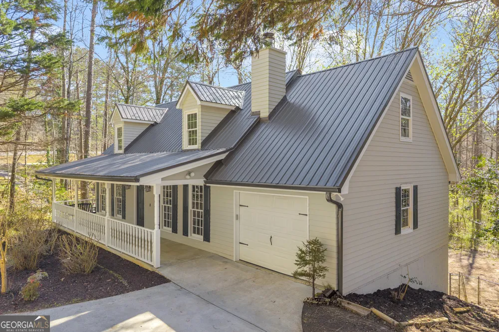 694 Lovers LN Toccoa, GA 30577