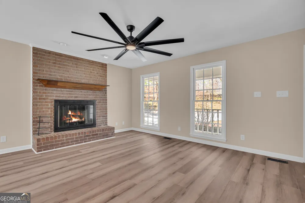 694 Lovers LN Toccoa, GA 30577