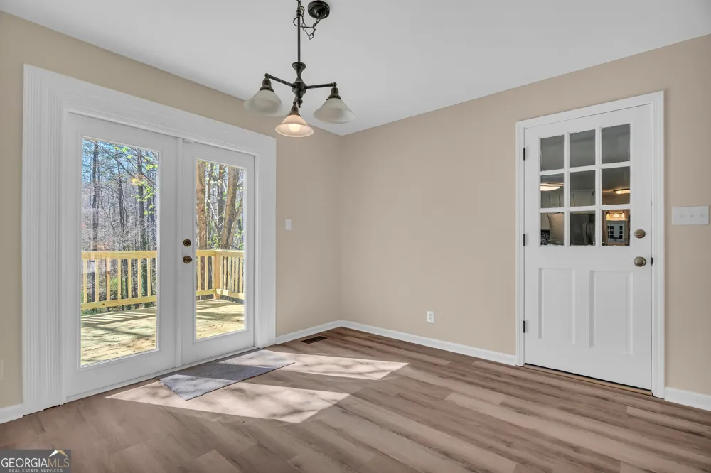 694 Lovers LN Toccoa, GA 30577