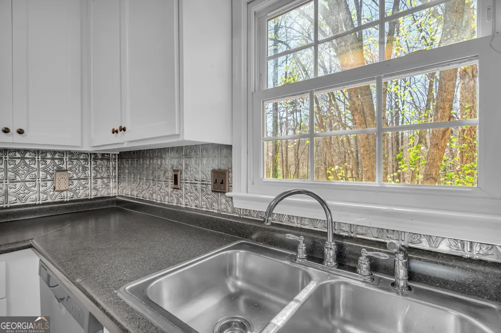 694 Lovers LN Toccoa, GA 30577