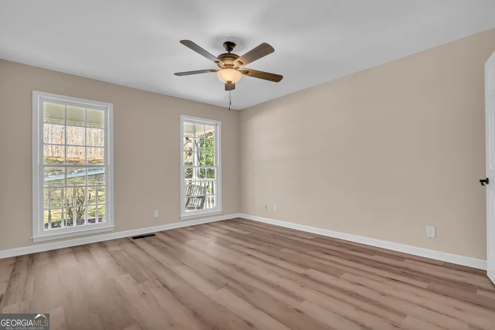 694 Lovers LN Toccoa, GA 30577