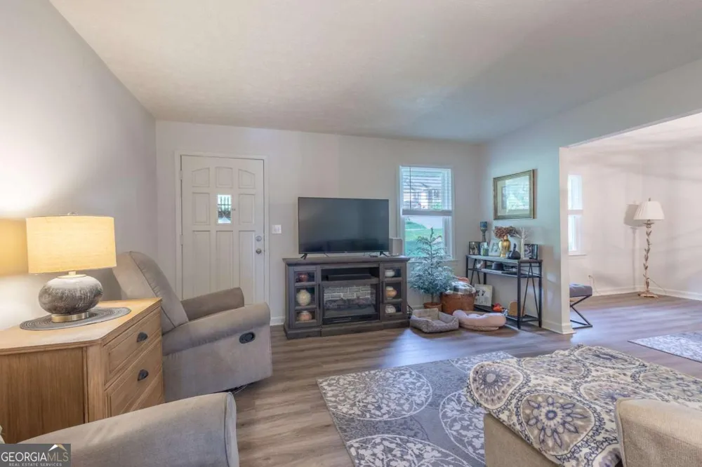 45 Lee DR Carrollton, GA 30116