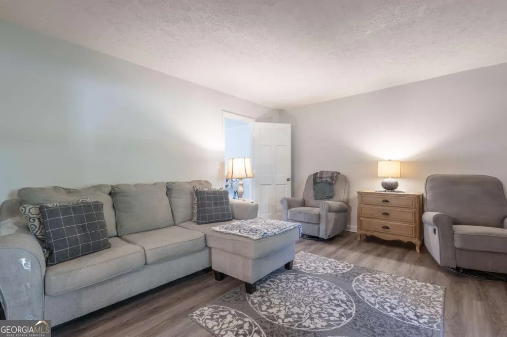 45 Lee DR Carrollton, GA 30116