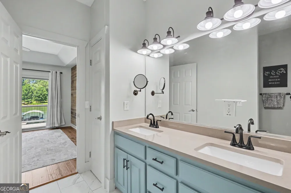 209 N Berrong ST Hiawassee, GA 30546