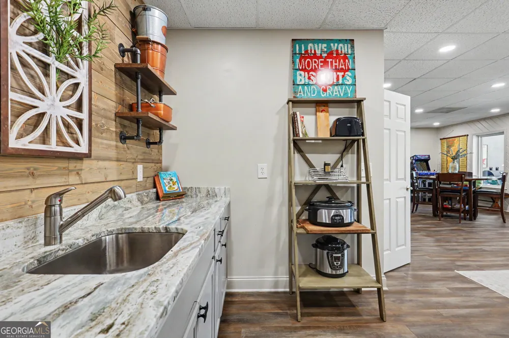 209 N Berrong ST Hiawassee, GA 30546