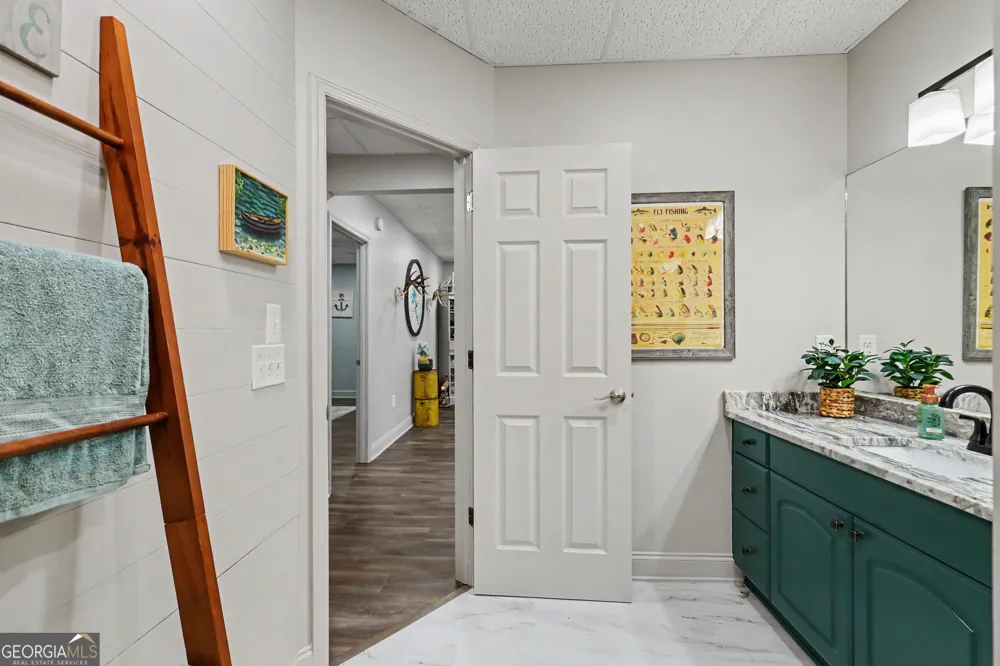 209 N Berrong ST Hiawassee, GA 30546