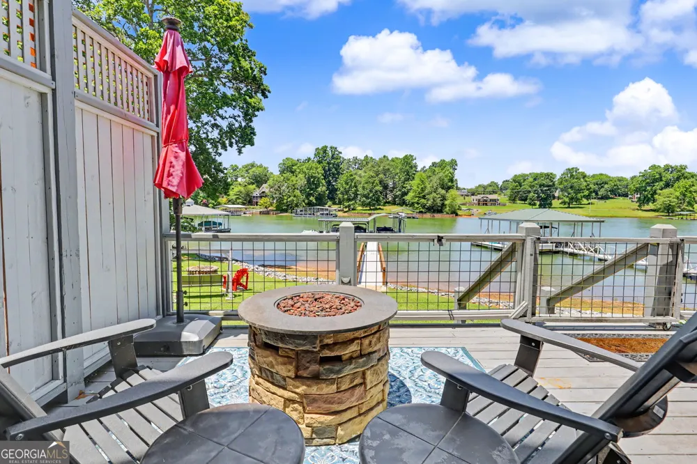 209 N Berrong ST Hiawassee, GA 30546