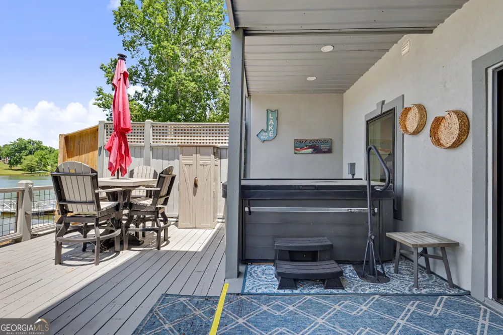209 N Berrong ST Hiawassee, GA 30546