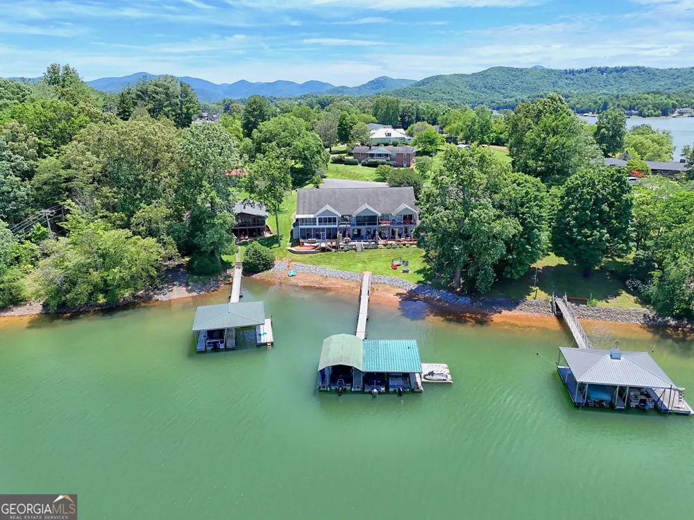 209 N Berrong ST Hiawassee, GA 30546