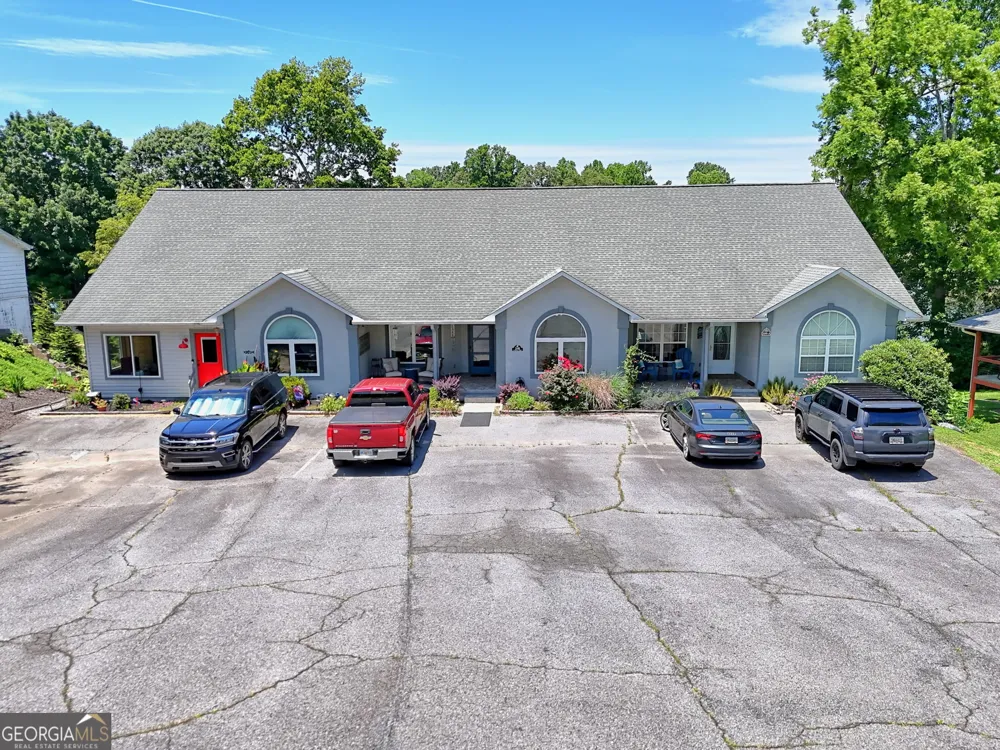 209 N Berrong ST Hiawassee, GA 30546
