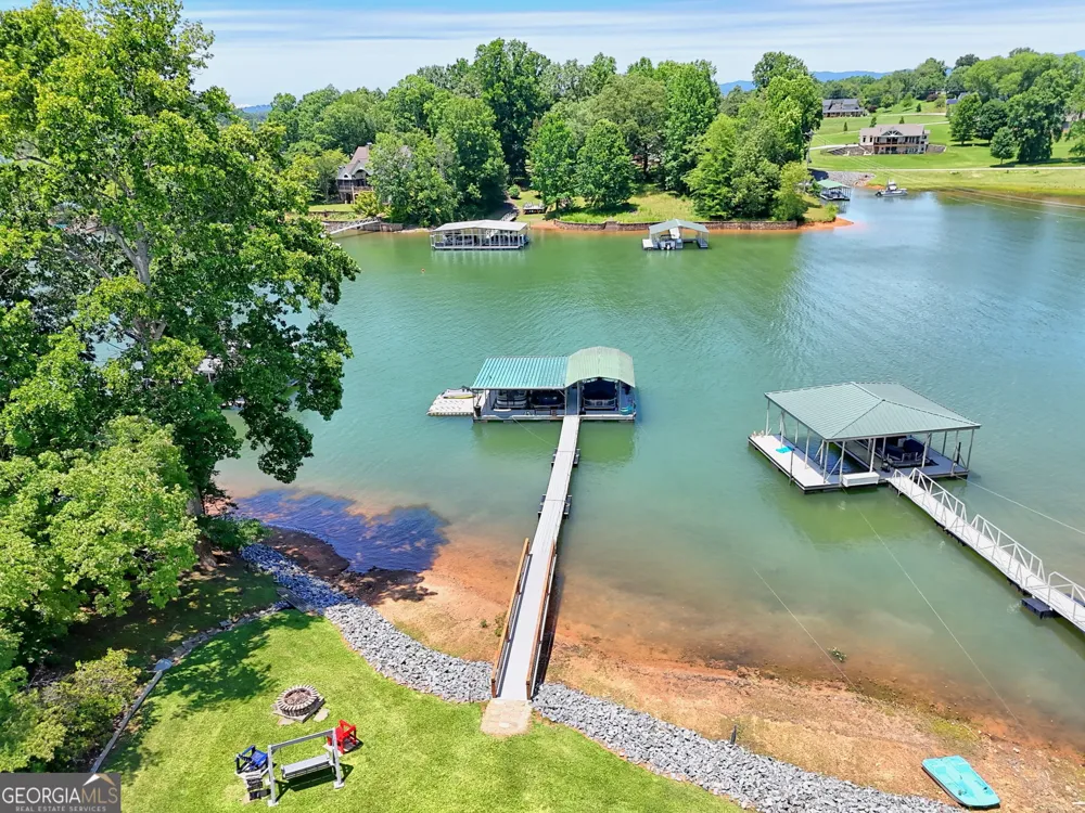 209 N Berrong ST Hiawassee, GA 30546