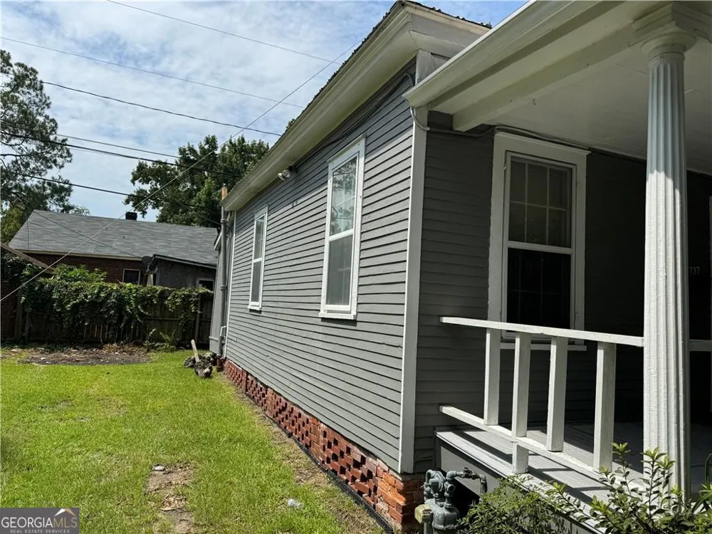 737 E 37th ST Savannah, GA 31401