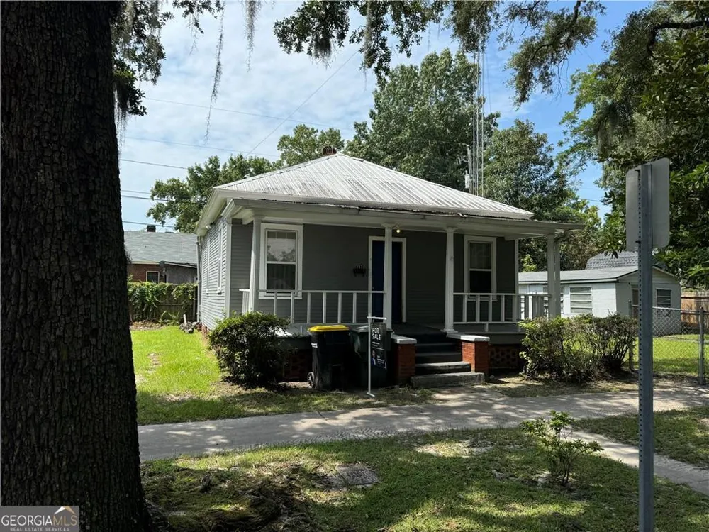 737 E 37th ST Savannah, GA 31401