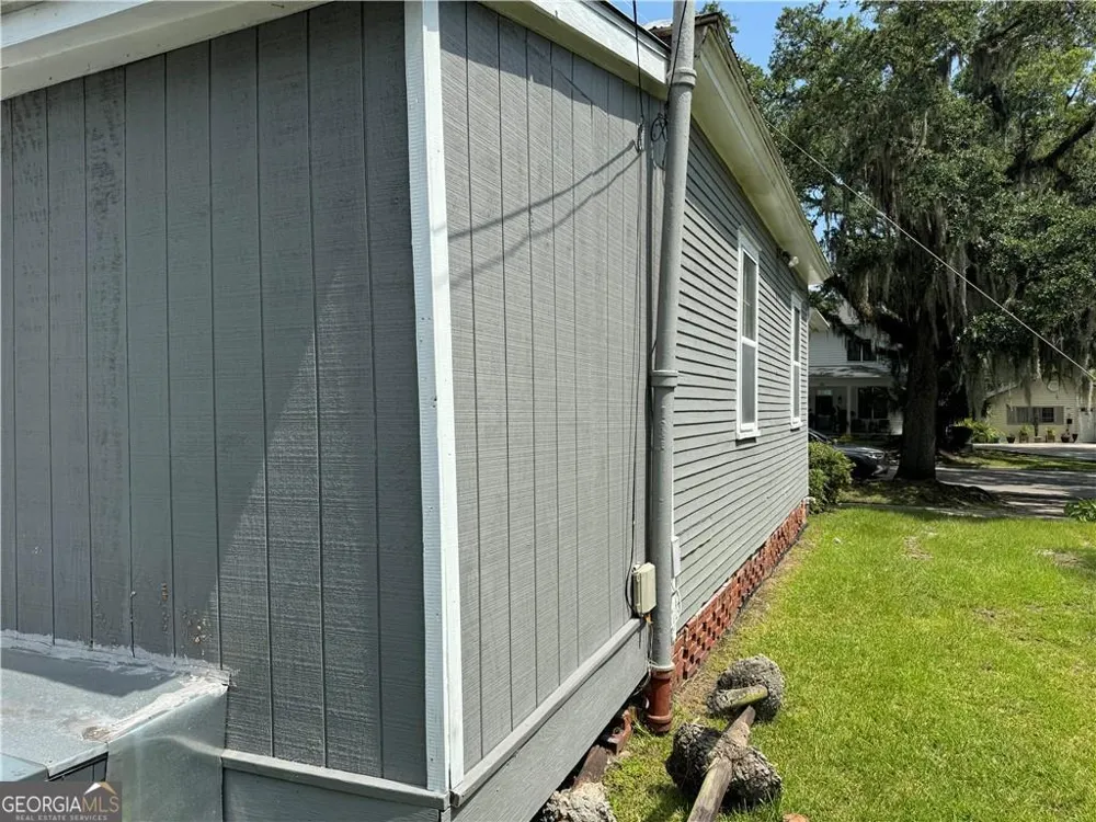 737 E 37th ST Savannah, GA 31401