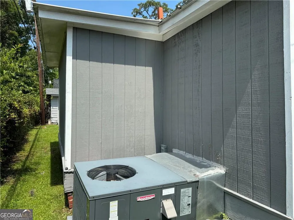 737 E 37th ST Savannah, GA 31401
