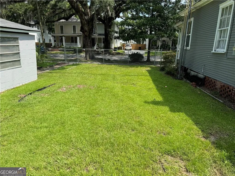 737 E 37th ST Savannah, GA 31401
