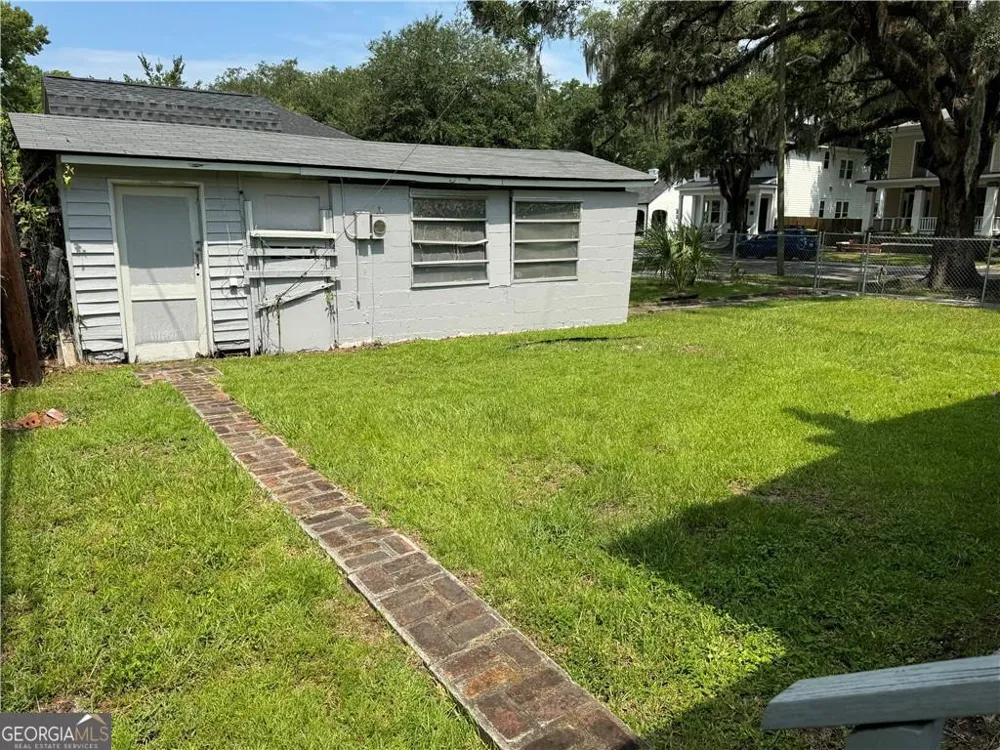 737 E 37th ST Savannah, GA 31401