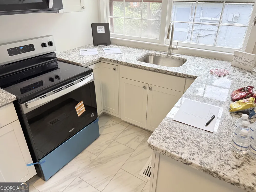 737 E 37th ST Savannah, GA 31401