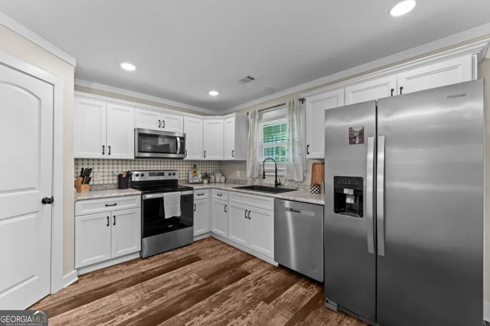 334 W Pine ST Metter, GA 30439