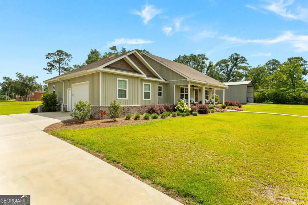 334 W Pine ST Metter, GA 30439
