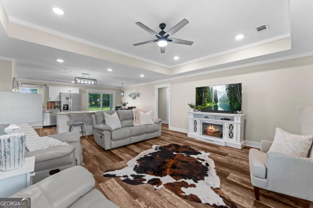 334 W Pine ST Metter, GA 30439