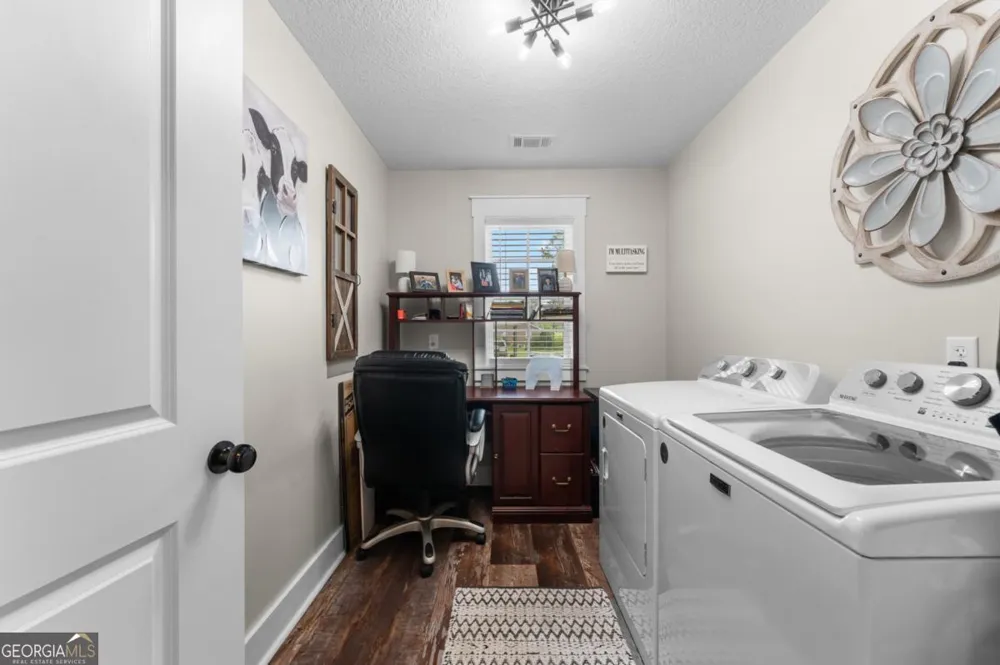 334 W Pine ST Metter, GA 30439