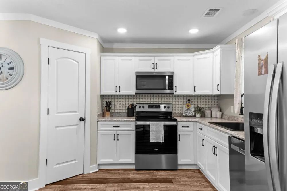 334 W Pine ST Metter, GA 30439