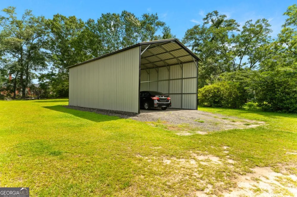 334 W Pine ST Metter, GA 30439