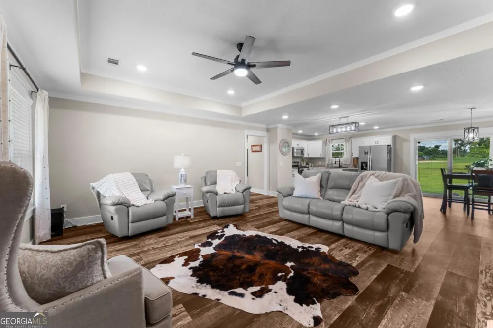 334 W Pine ST Metter, GA 30439