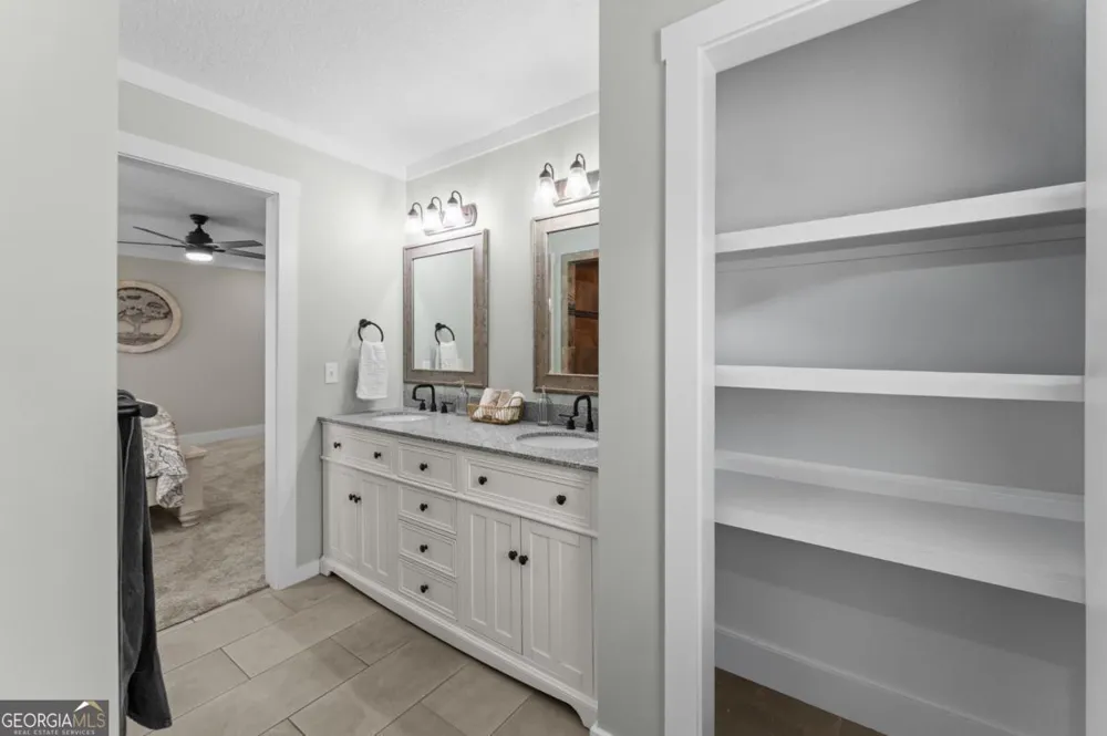 334 W Pine ST Metter, GA 30439