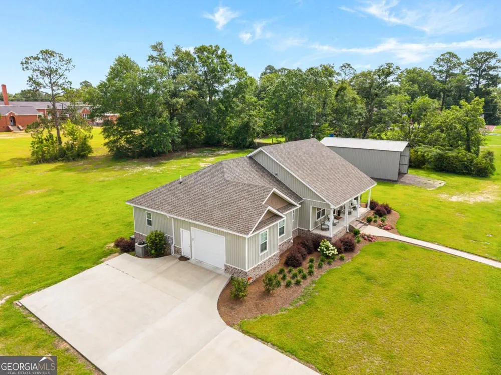 334 W Pine ST Metter, GA 30439