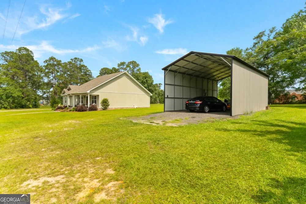 334 W Pine ST Metter, GA 30439