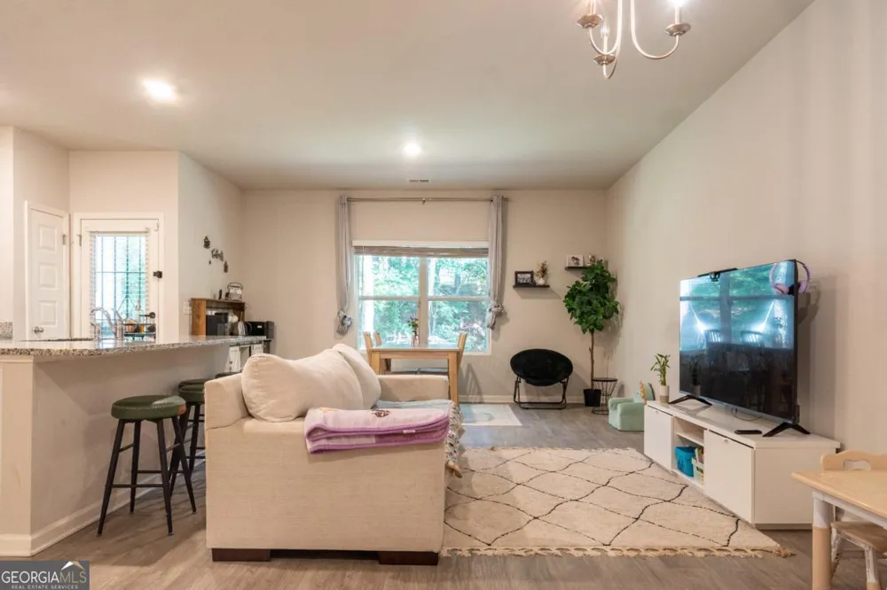 1373 Rogers TRCE Lithonia, GA 30058