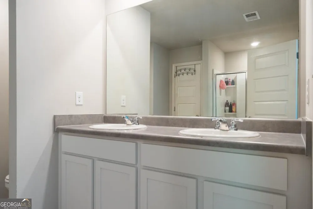 1373 Rogers TRCE Lithonia, GA 30058