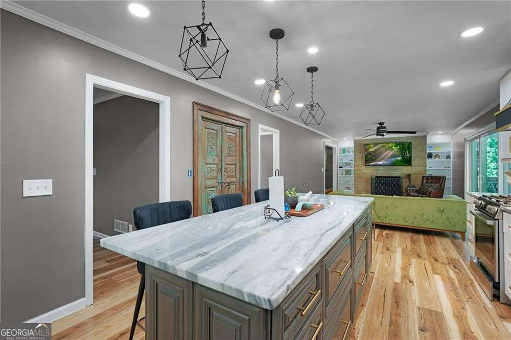 206 Sherwood DR Calhoun, GA 30701