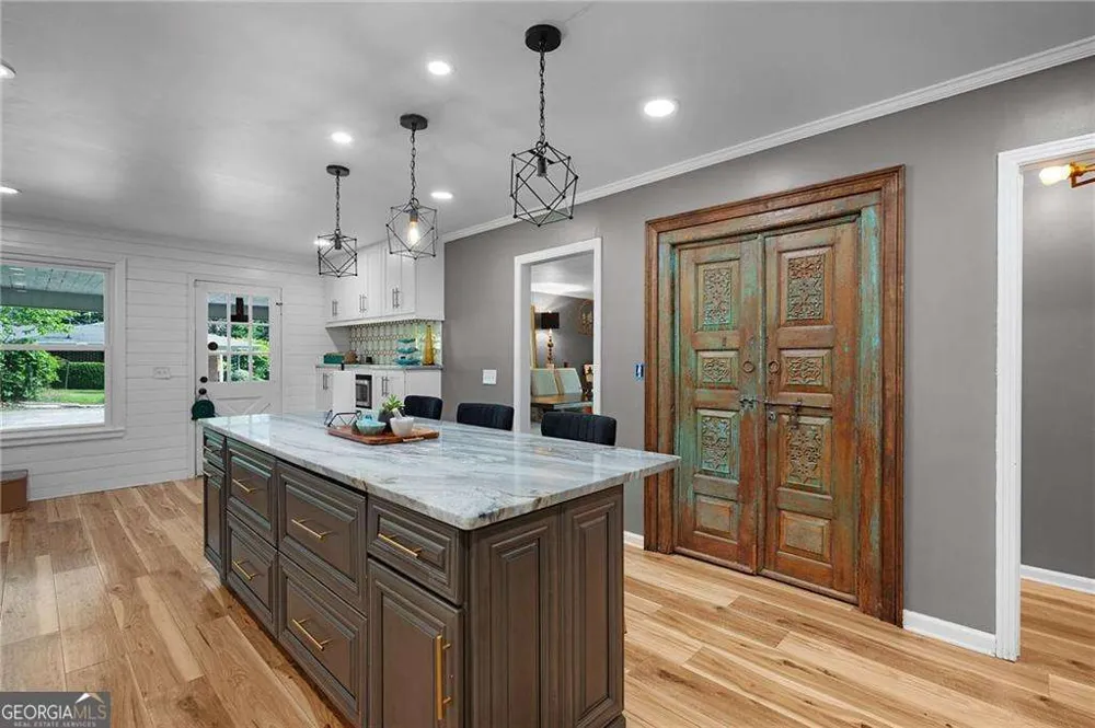 206 Sherwood DR Calhoun, GA 30701