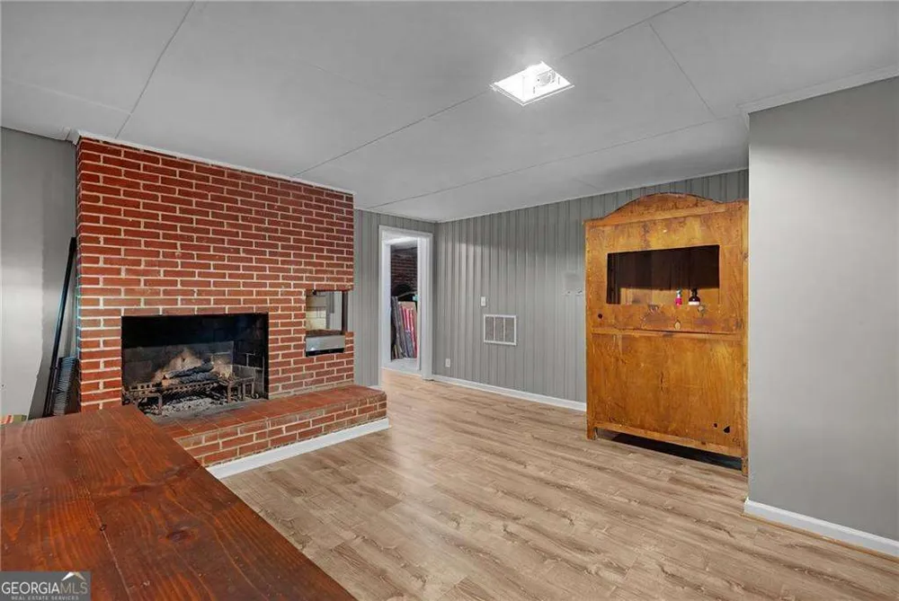 206 Sherwood DR Calhoun, GA 30701
