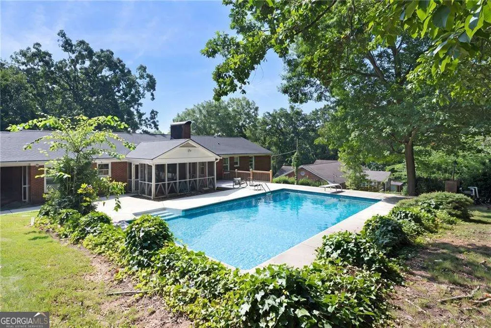 206 Sherwood DR Calhoun, GA 30701