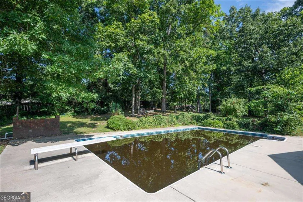 206 Sherwood DR Calhoun, GA 30701