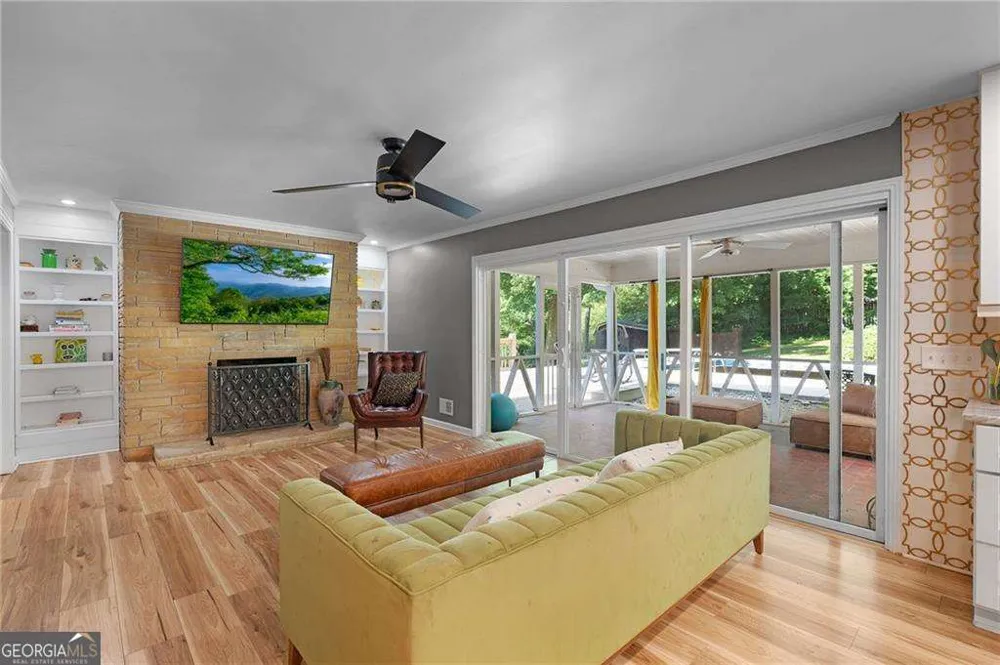 206 Sherwood DR Calhoun, GA 30701