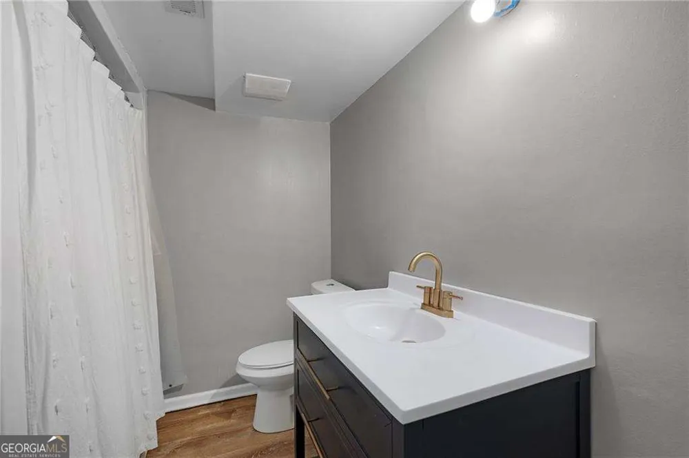 206 Sherwood DR Calhoun, GA 30701