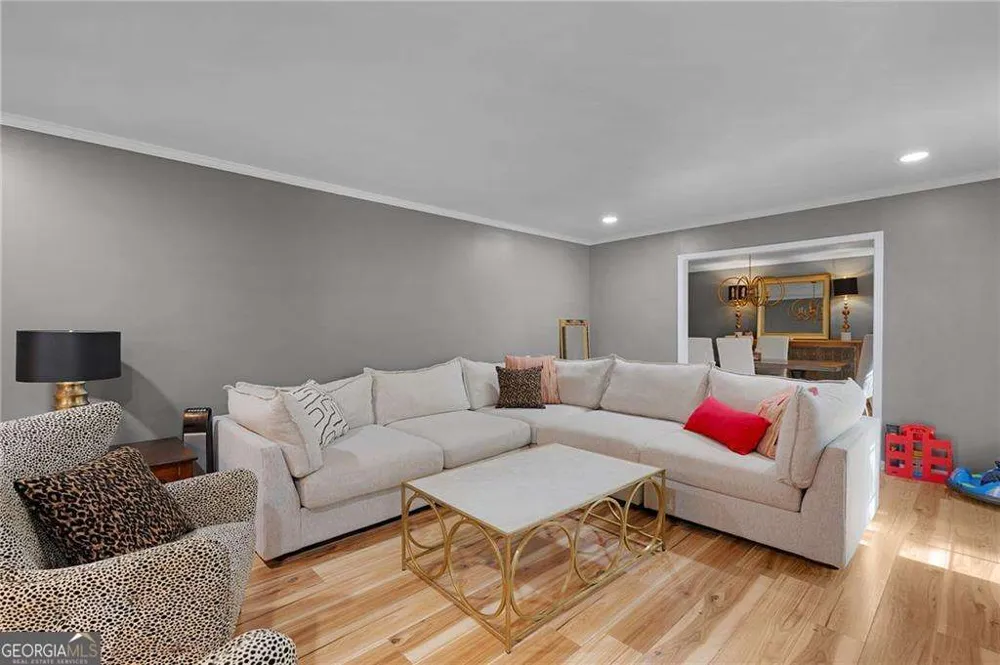 206 Sherwood DR Calhoun, GA 30701