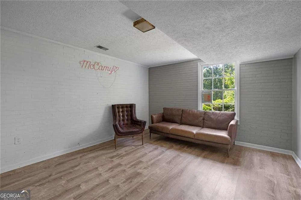 206 Sherwood DR Calhoun, GA 30701