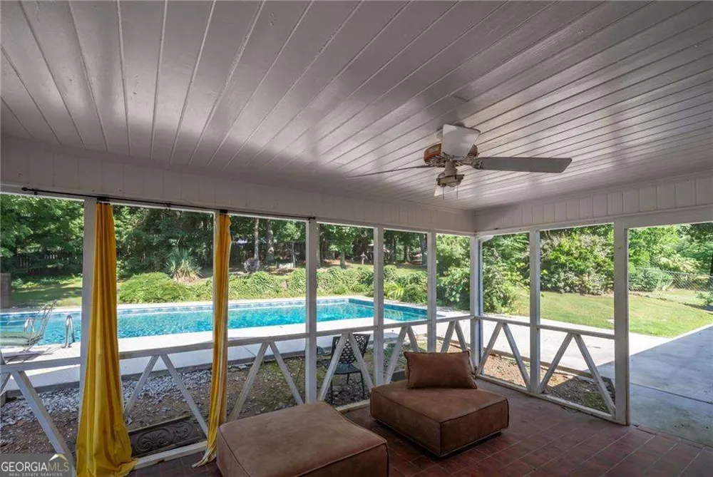 206 Sherwood DR Calhoun, GA 30701
